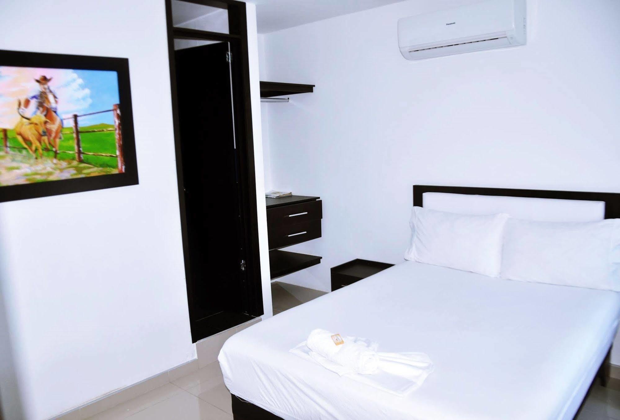 Hotel Azulejo Del Llano Yopal Bagian luar foto